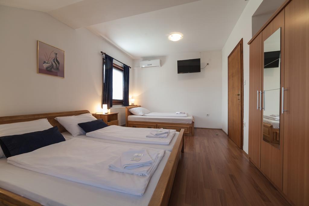 Breza Guesthouse Слуни Екстериор снимка