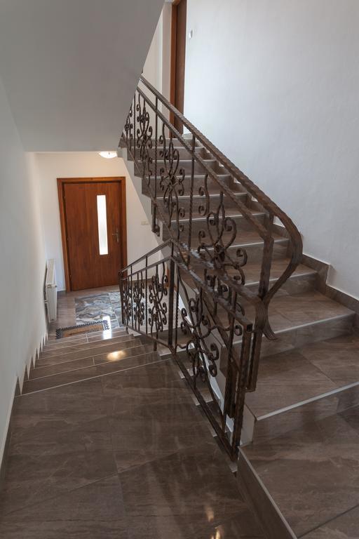 Breza Guesthouse Слуни Екстериор снимка
